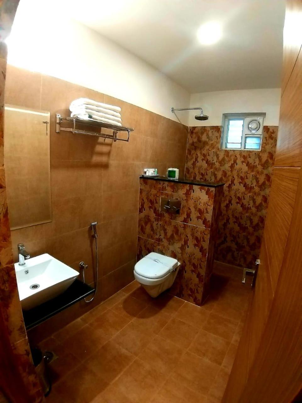 Grand Elegant Chennai Exterior foto